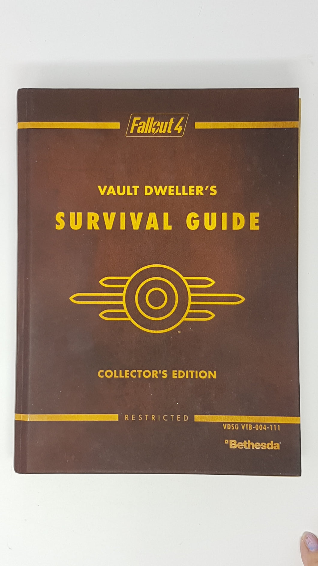 Fallout 4 Vault Dweller's Survival Guide Collector's Edition [Prima's] - Strategy Guide